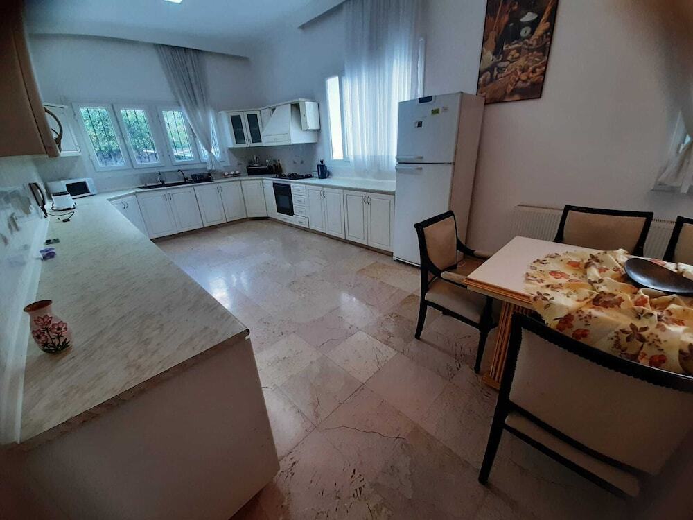 Кирения: Large Luxury Villa With Private Pool in Lapta Kyrenia