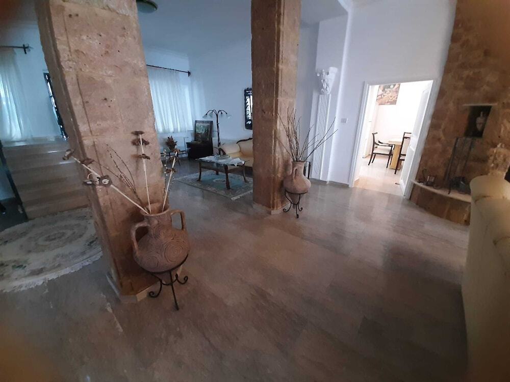 Кирения: Large Luxury Villa With Private Pool in Lapta Kyrenia