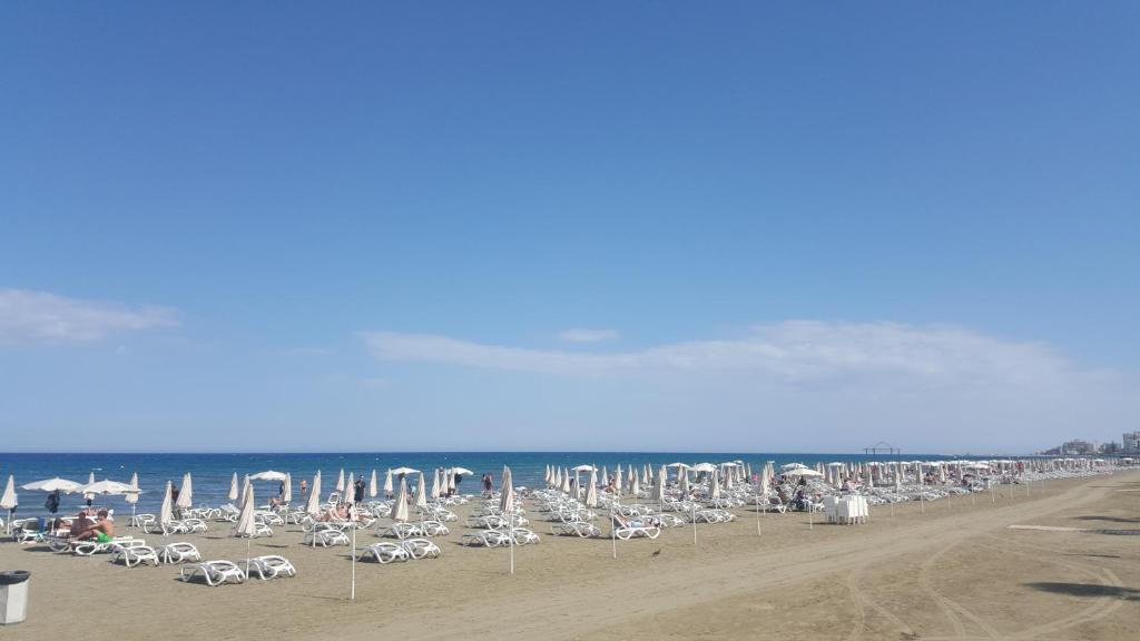 Ларнака: Alex Beach Apartment 33