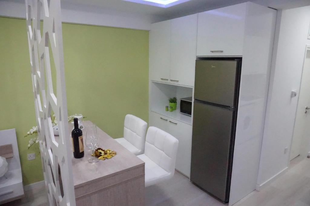 Ларнака: Lazuli Beachfront Apartment 405