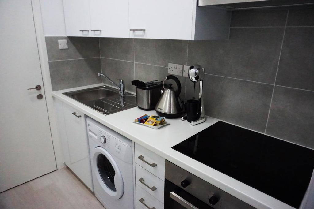 Ларнака: Lazuli Beachfront Apartment 405