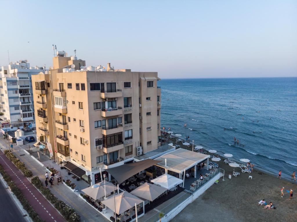 Ларнака: Lazuli Beachfront Apartment 405