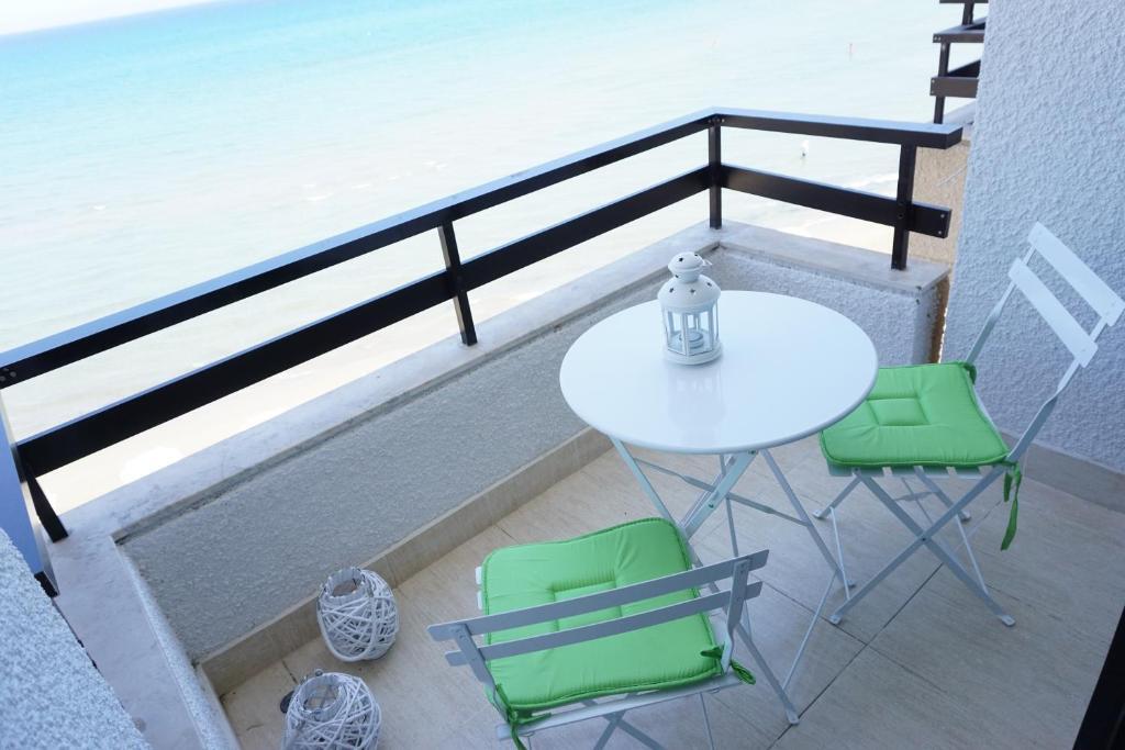 Lazuli Beachfront Apartment 405 — фото 5