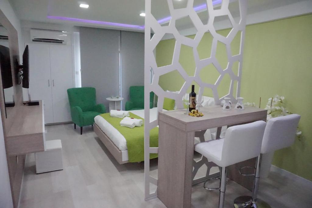 Ларнака: Lazuli Beachfront Apartment 405