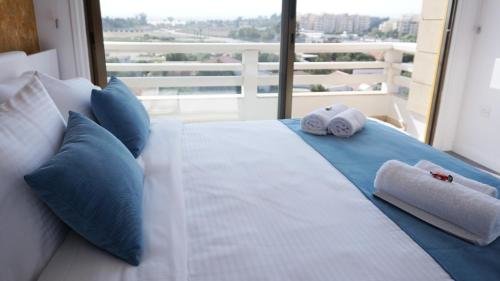 Ларнака: Lazuli Beachfront Apartment 144