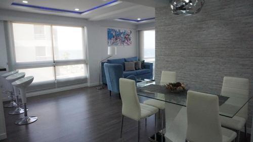 Ларнака: Lazuli Beachfront Apartment 144