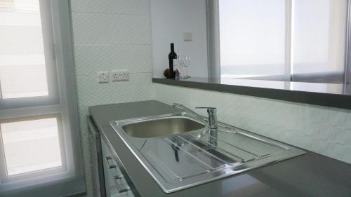 Ларнака: Lazuli Beachfront Apartment 144