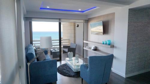 Ларнака: Lazuli Beachfront Apartment 144
