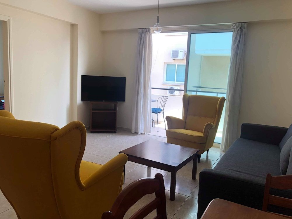 Ларнака: 1 Bedroom Apartment near Beach