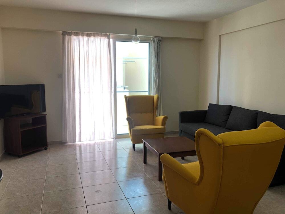 1 Bedroom Apartment near Beach — фото 2