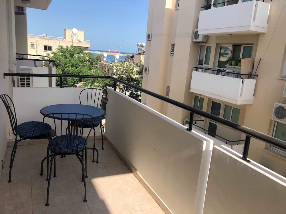 Ларнака: 1 Bedroom Apartment near Beach