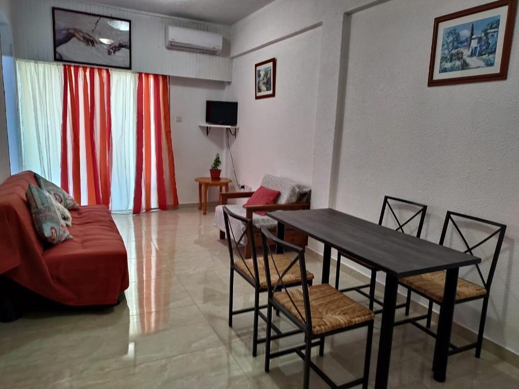 Ларнака: 1 Bedroom Apartment near Beach