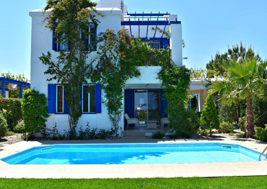 Полис Хрисохус: Latchi Beach Front Villa - Private Heated Pool - Amazing Uninterrupted Sea Views