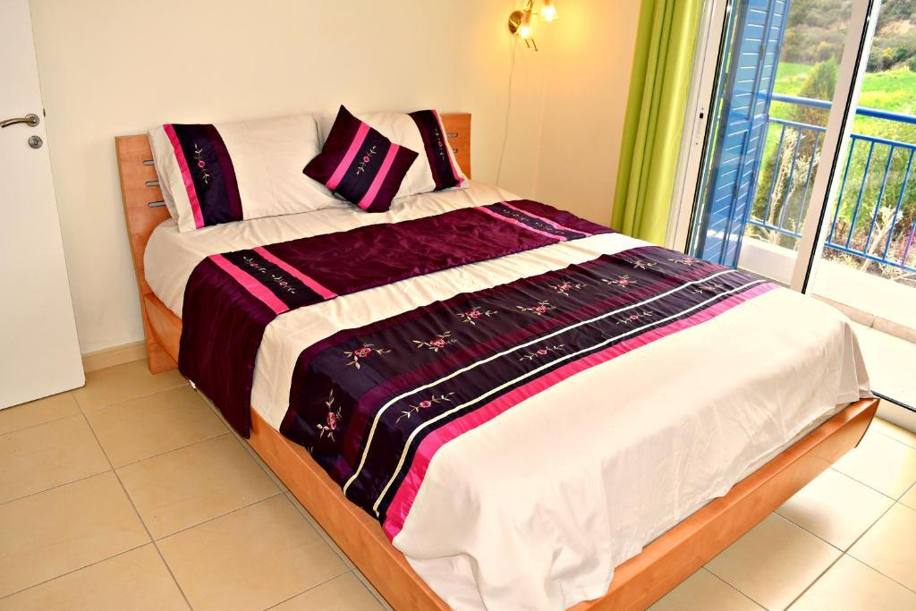Полис Хрисохус: Latchi Beach Front Villa - Private Heated Pool - Amazing Uninterrupted Sea Views