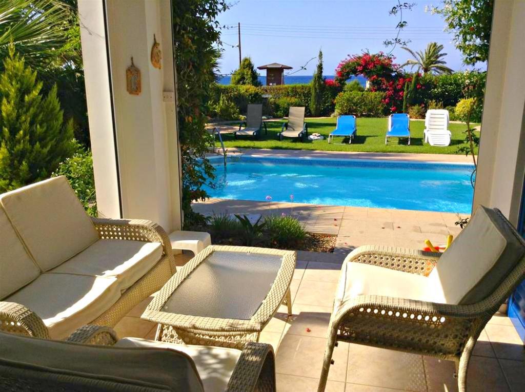 Полис Хрисохус: Latchi Beach Front Villa - Private Heated Pool - Amazing Uninterrupted Sea Views