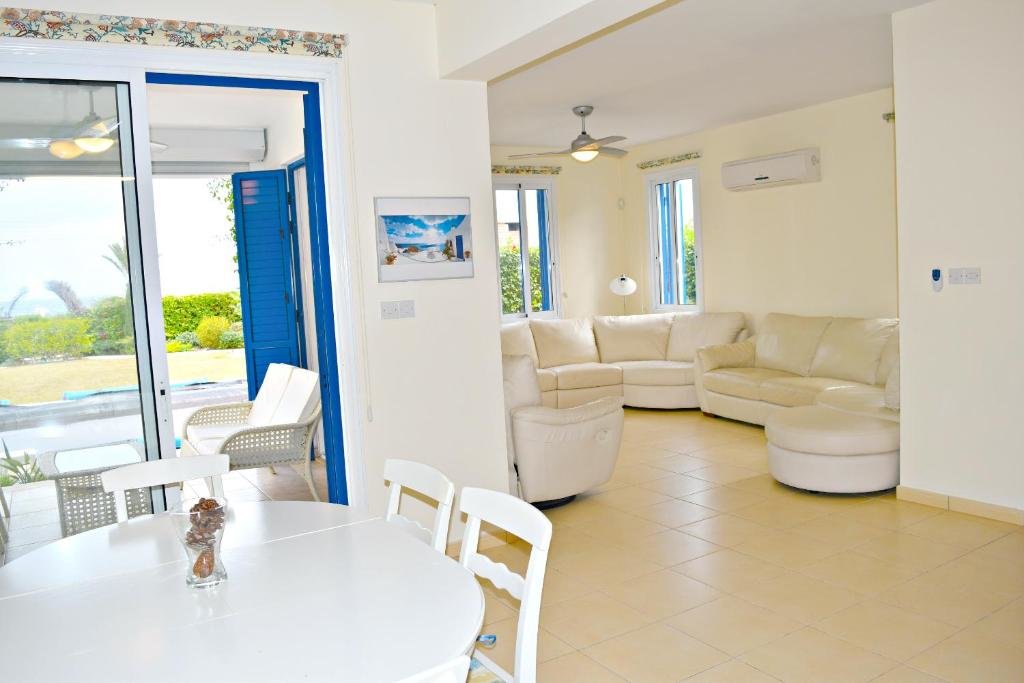 Полис Хрисохус: Latchi Beach Front Villa - Private Heated Pool - Amazing Uninterrupted Sea Views
