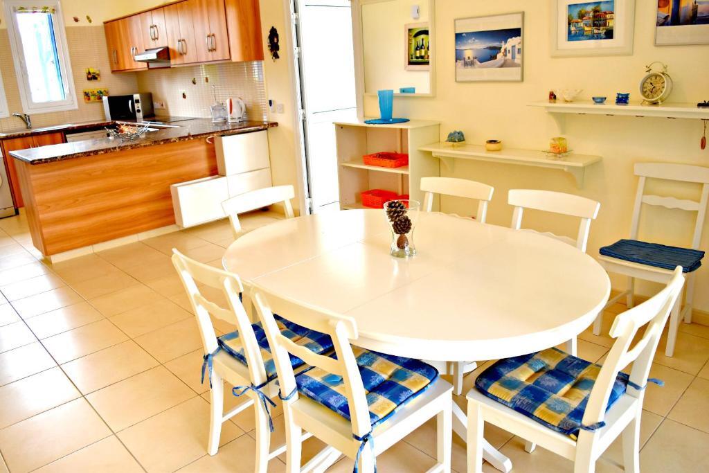 Полис Хрисохус: Latchi Beach Front Villa - Private Heated Pool - Amazing Uninterrupted Sea Views