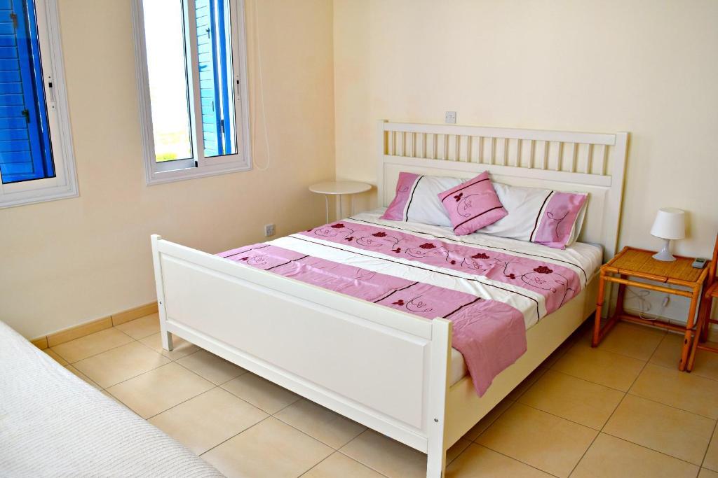 Latchi Beach Front Villa - Private Heated Pool - Amazing Uninterrupted Sea Views — фото 4