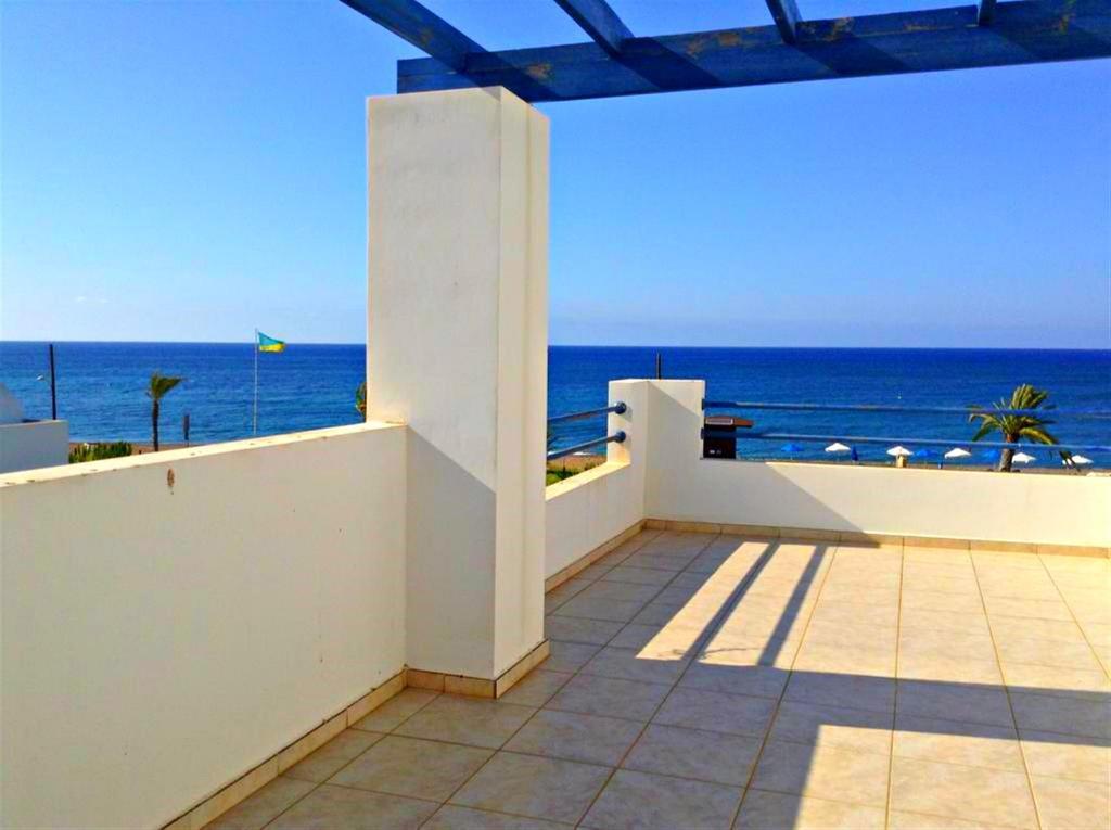 Полис Хрисохус: Latchi Beach Front Villa - Private Heated Pool - Amazing Uninterrupted Sea Views