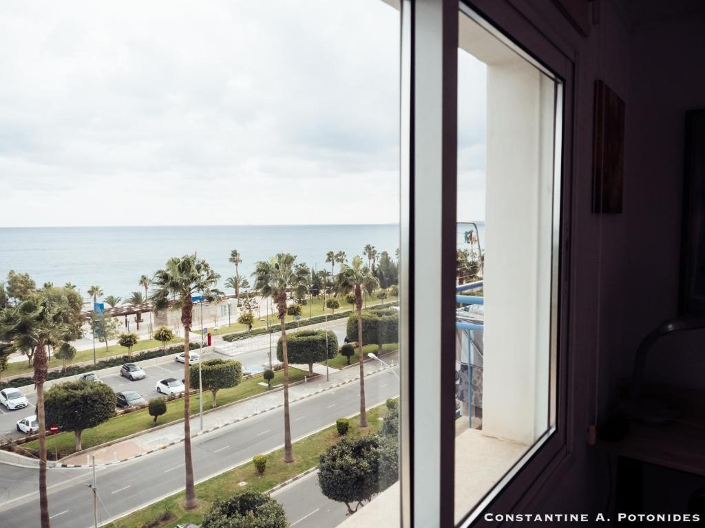 Sea Front & City Center, Amazing Sea View — фото 4