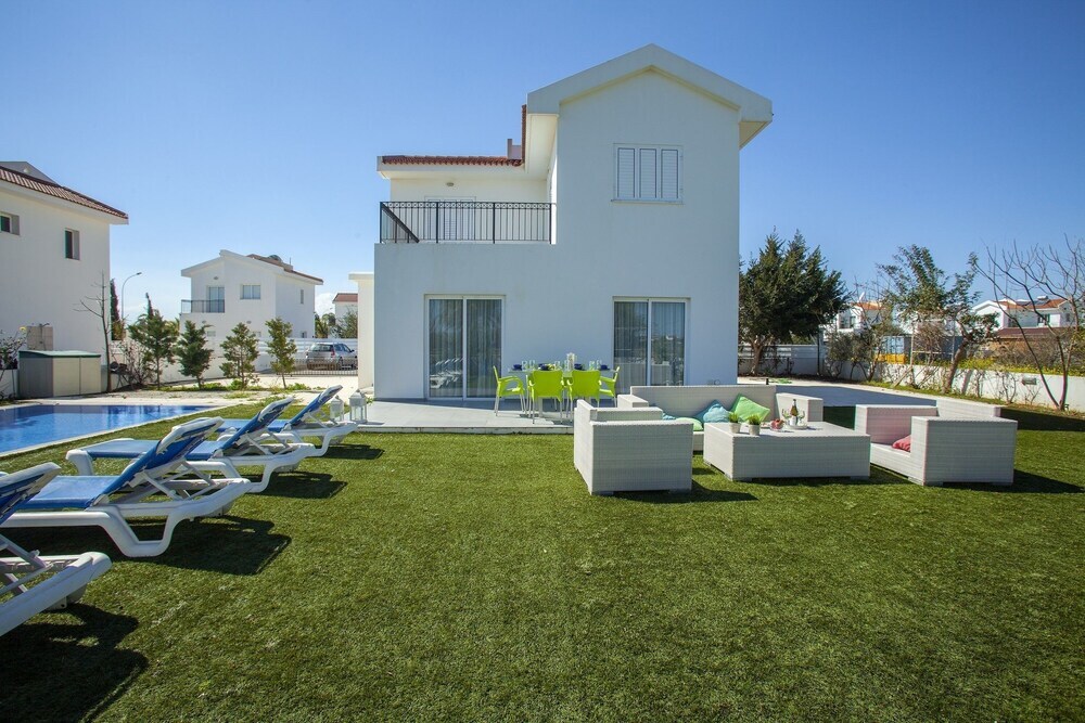 Айя-Напа: Villa Camellia