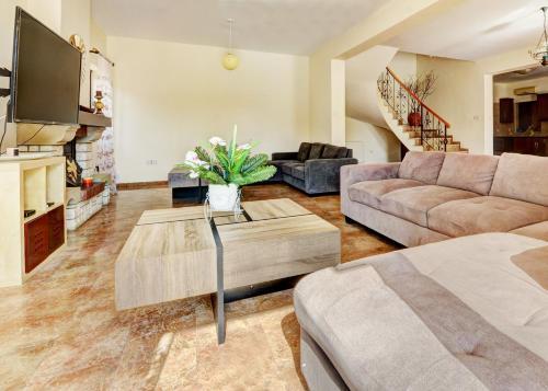 Айя-Напа: Villa Eva