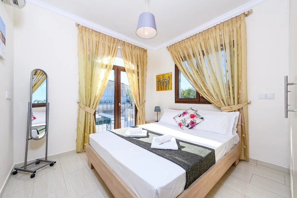 Паралимни: Blue Water Bay Villas