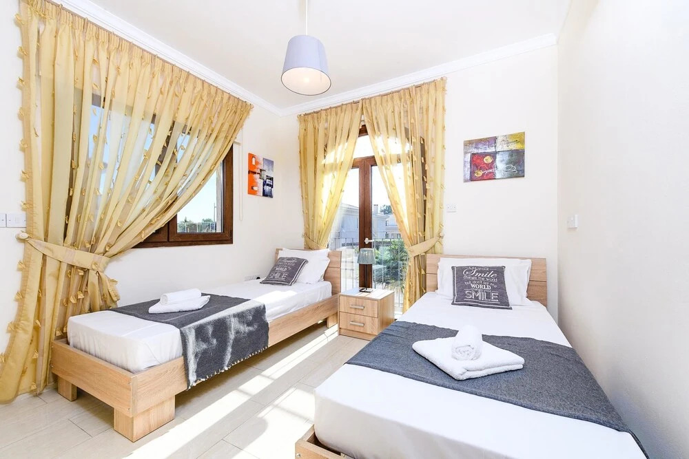 Паралимни: Blue Water Bay Villas