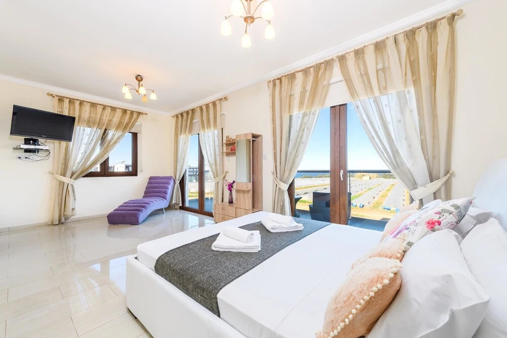 Паралимни: Blue Water Bay Villas