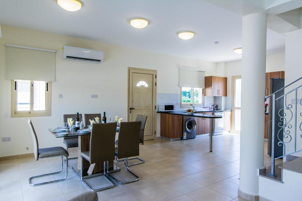 Полис Хрисохус: Green Valley Villa V8, Walking Distance To Polis