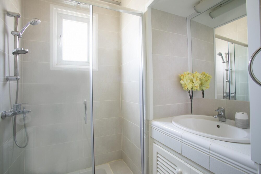 Mazeri in Protaras With 5 Bedrooms and 4 Bathrooms — фото 5