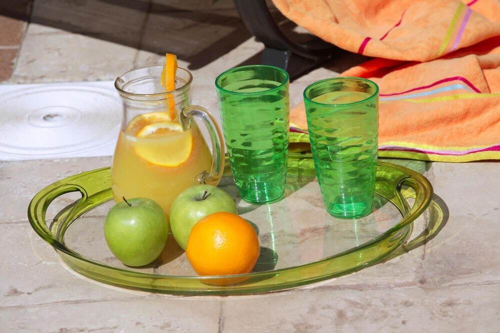 Протарас: Clover in Famagusta