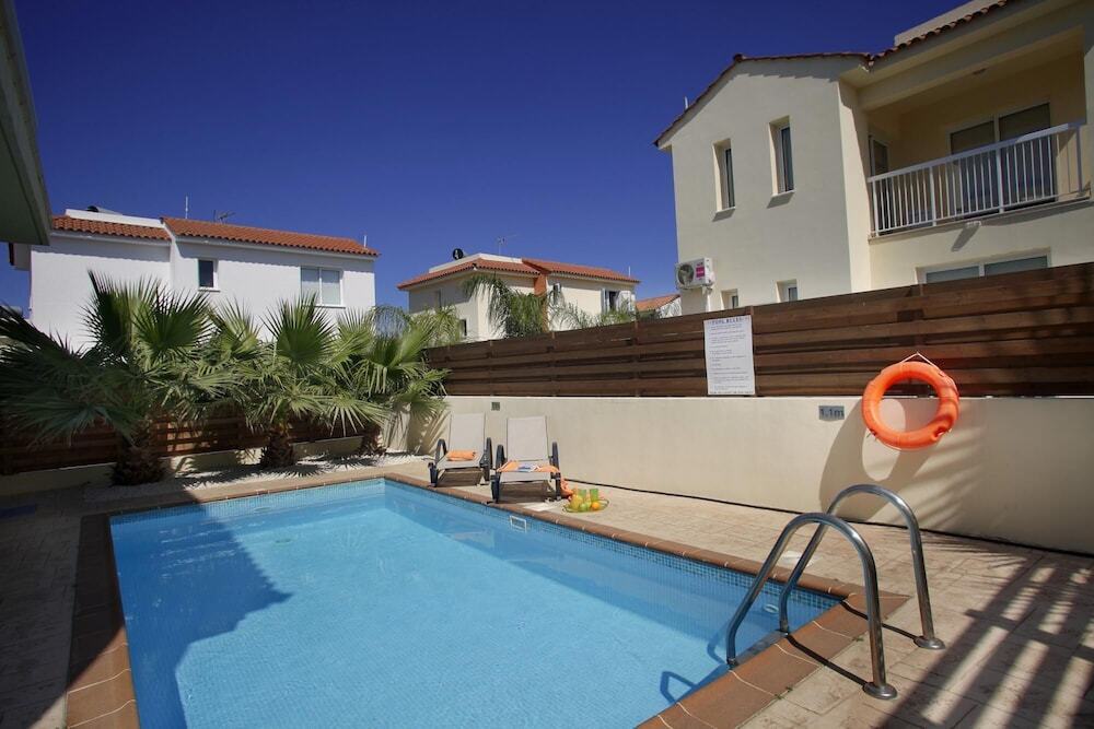 Протарас: Clover in Famagusta