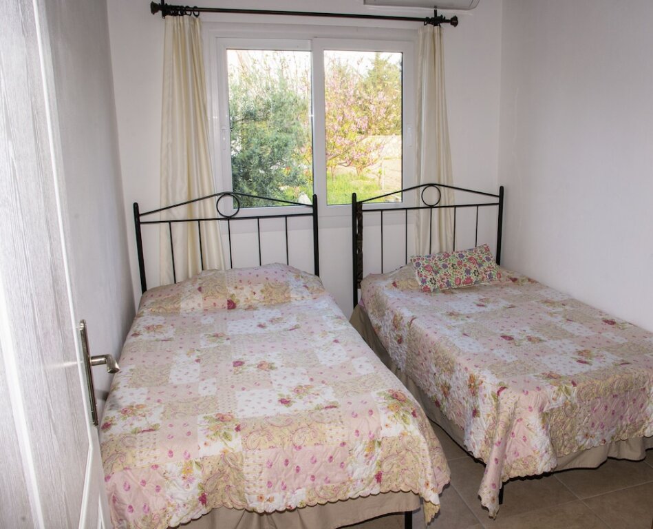 Алсанджак: Seaside House 2 Double Bedrooms With Spectacular Mountain Sea View