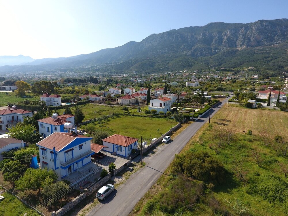 Алсанджак: Seaside House 2 Double Bedrooms With Spectacular Mountain Sea View