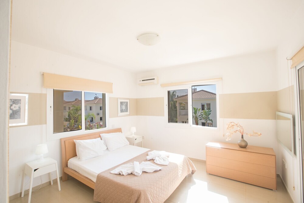 Villa Josie, Modern 3Bdr Ayia Napa Villa With Pool — фото 3
