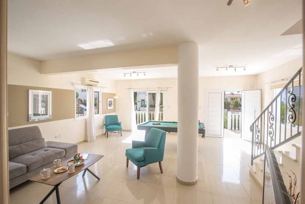Villa Josie, Modern 3Bdr Ayia Napa Villa With Pool — фото 2