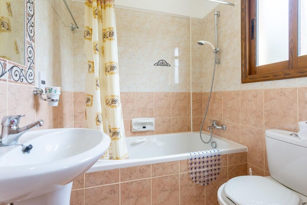 Стени: Villa Noni Large Private Pool A C Wifi - 1967