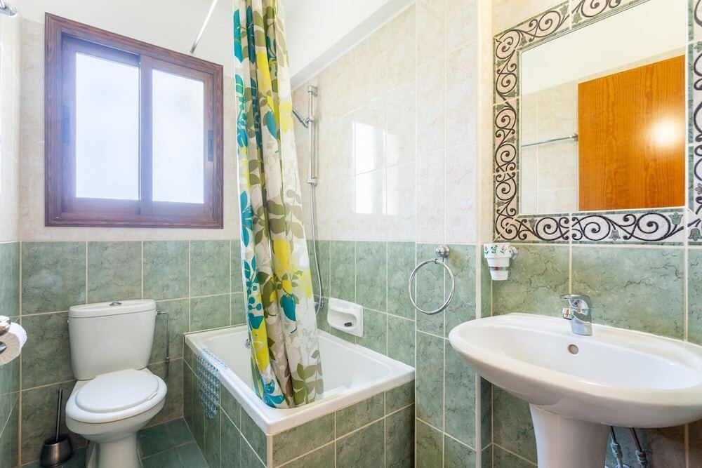 Стени: Villa Noni Large Private Pool A C Wifi - 1967