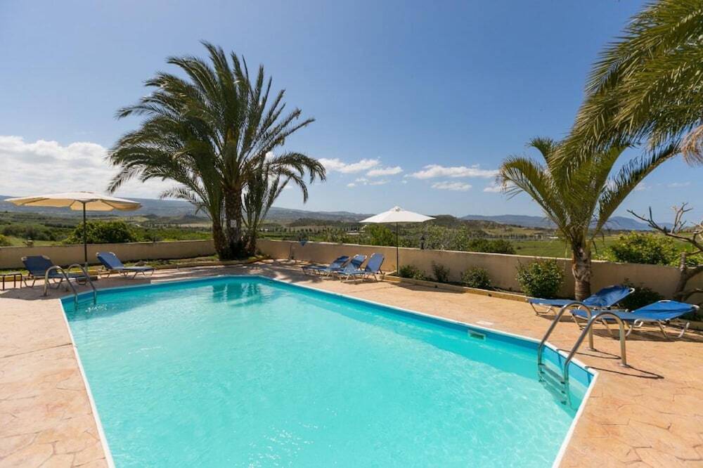 Стени: Villa Noni Large Private Pool A C Wifi - 1967