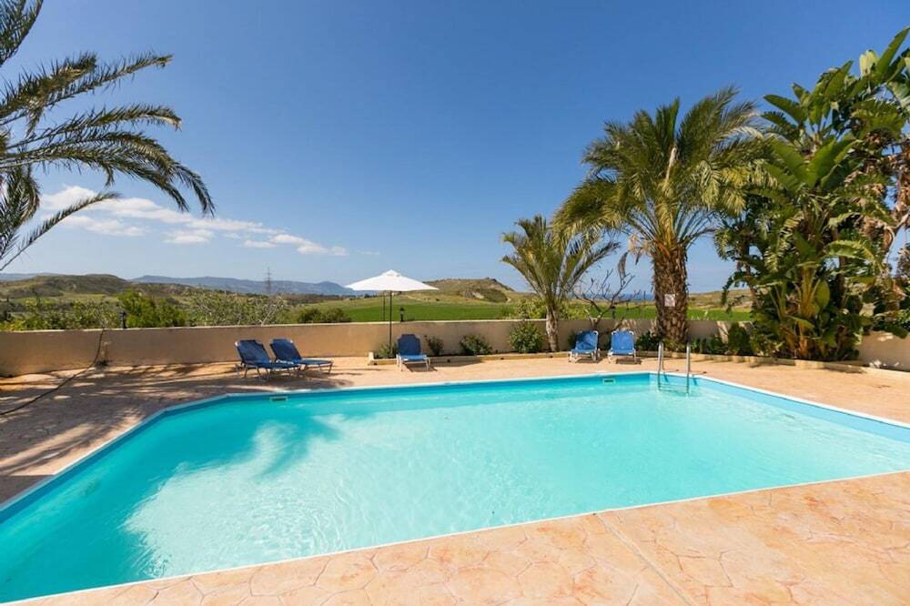 Стени: Villa Noni Large Private Pool A C Wifi - 1967