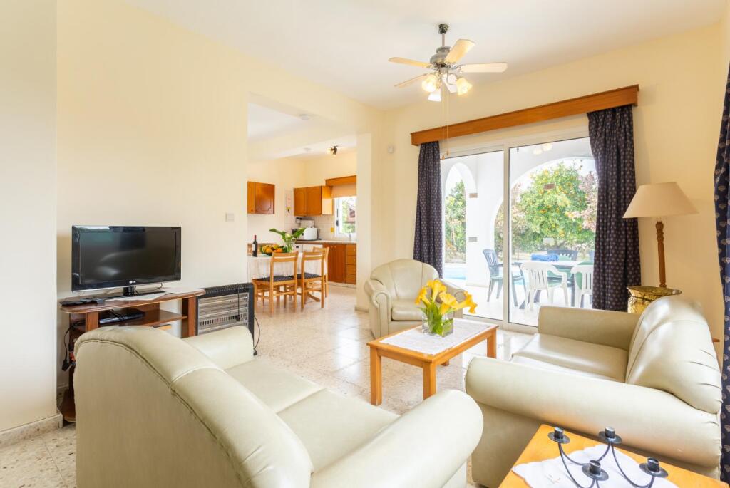 Sun Beach Villa Large Private Pool Walk to Beach A C Wifi Car Not Required - 2145 — фото 5