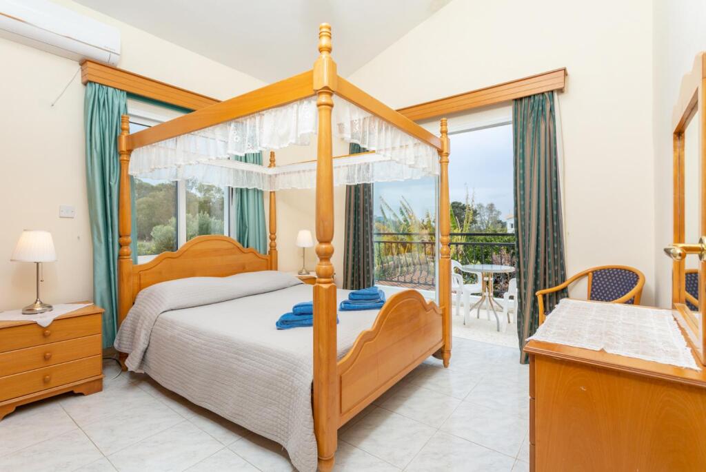 Sun Beach Villa Large Private Pool Walk to Beach A C Wifi Car Not Required - 2145 — фото 4