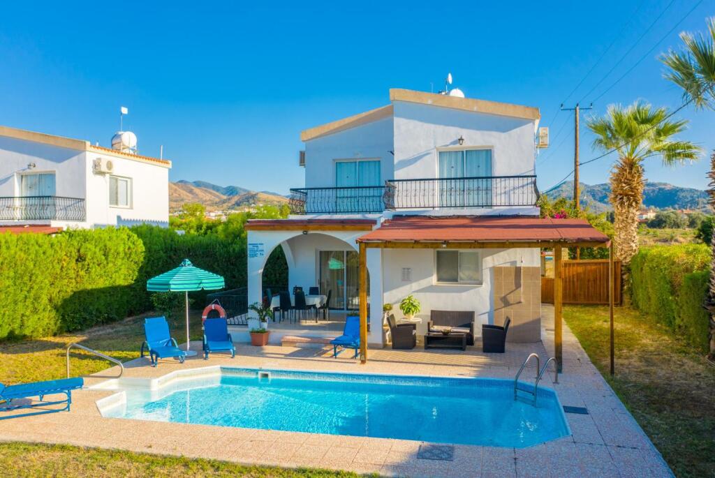 Полис Хрисохус: Argaka Sun Villa Ena Large Private Pool Walk to Beach Sea Views A C Wifi - 2146