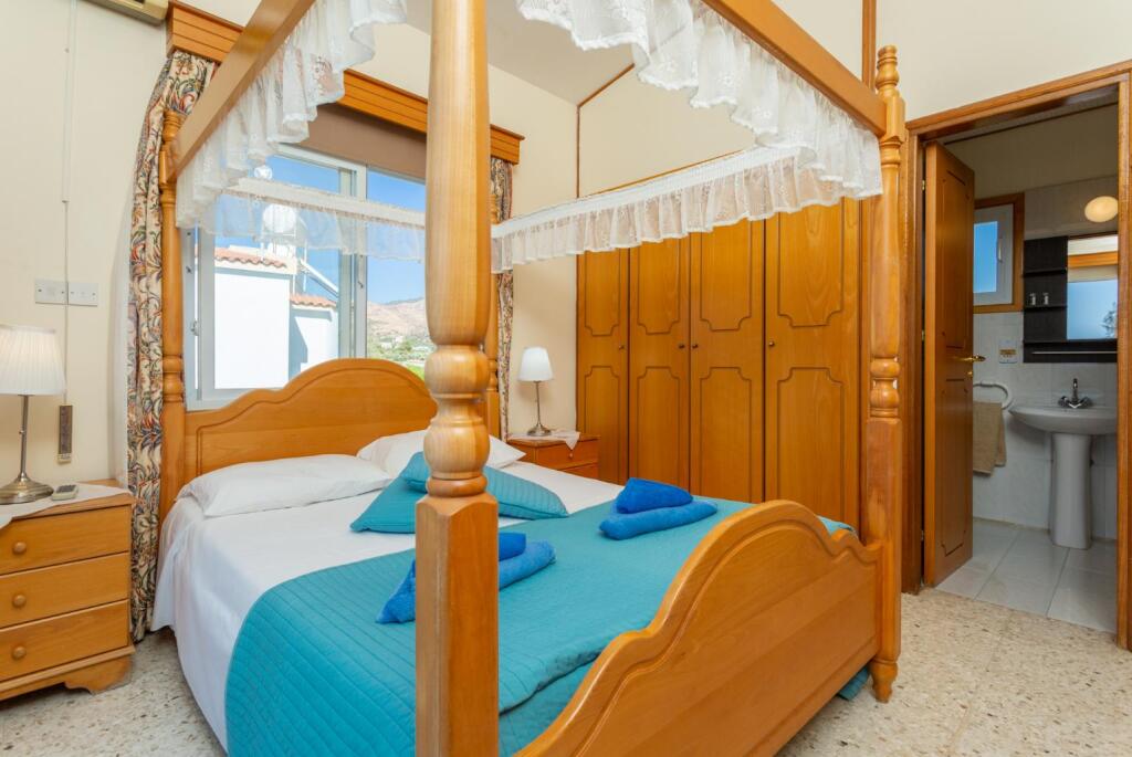 Полис Хрисохус: Argaka Sun Villa Thio Large Private Pool Walk to Beach Sea Views A C Wifi - 2147