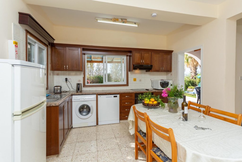 Полис Хрисохус: Argaka Sun Villa Thio Large Private Pool Walk to Beach Sea Views A C Wifi - 2147