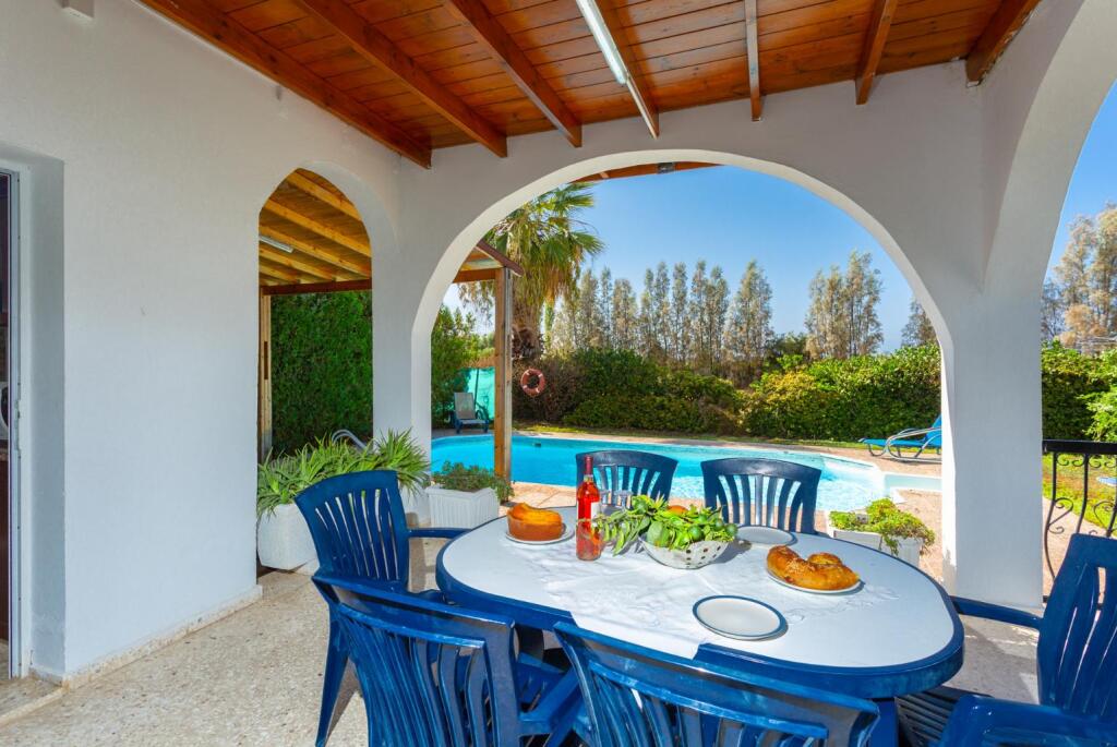 Полис Хрисохус: Argaka Sun Villa Thio Large Private Pool Walk to Beach Sea Views A C Wifi - 2147