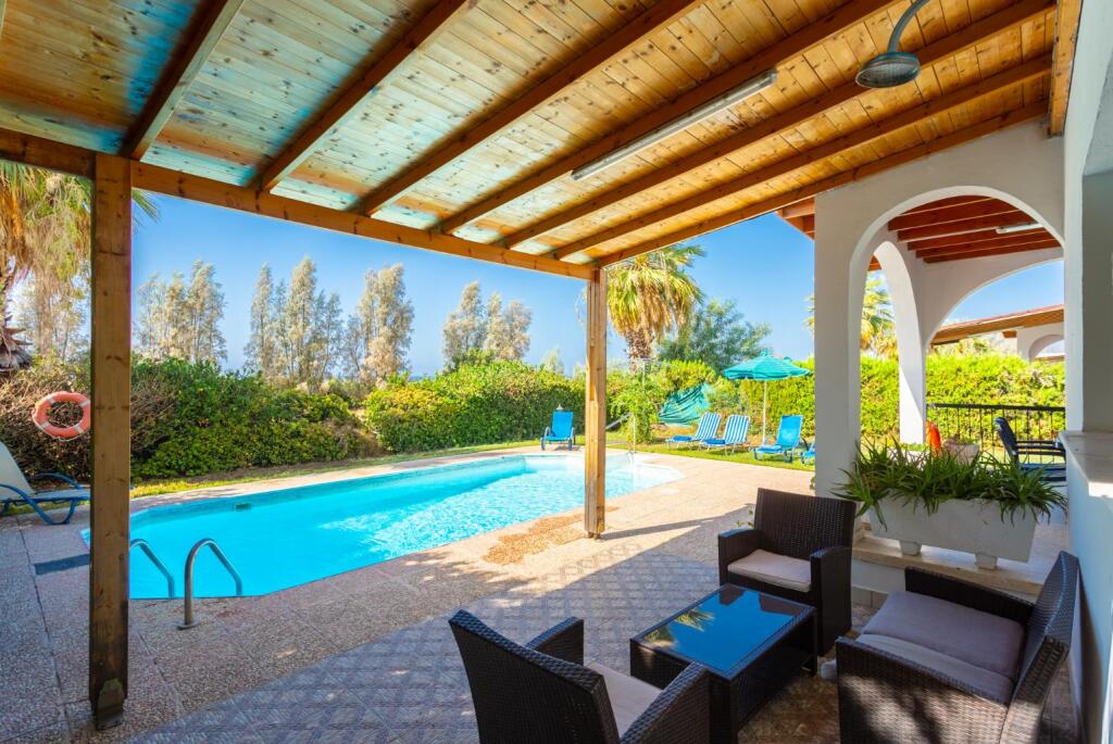 Полис Хрисохус: Argaka Sun Villa Thio Large Private Pool Walk to Beach Sea Views A C Wifi - 2147