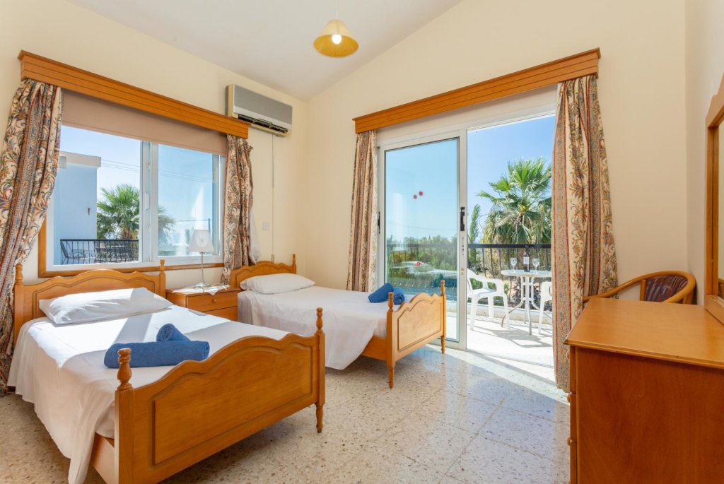 Полис Хрисохус: Argaka Sun Villa Thio Large Private Pool Walk to Beach Sea Views A C Wifi - 2147