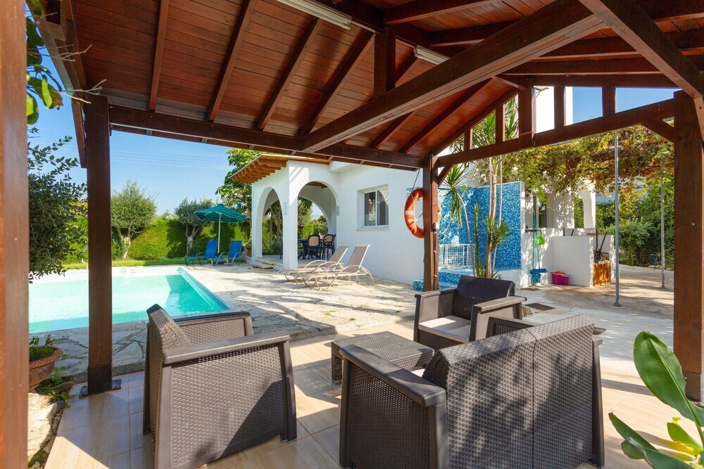 Sun Beach Villa Tria Large Private Pool Walk to Beach A C Wifi Car Not Required - 2282 — фото 4